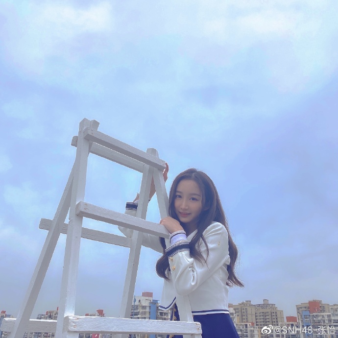 美女艺人SNH48-张怡迷人可爱美照