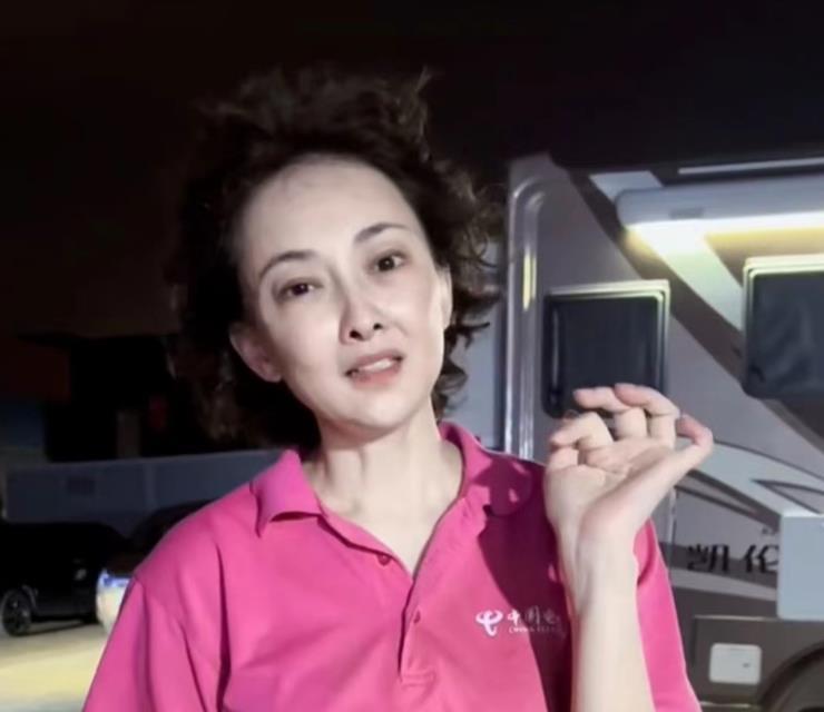 牛莉郭麒麟罕见同框，大林子面露疲态又瘦了，引起网友热议休闲区蓝鸢梦想 - Www.slyday.coM