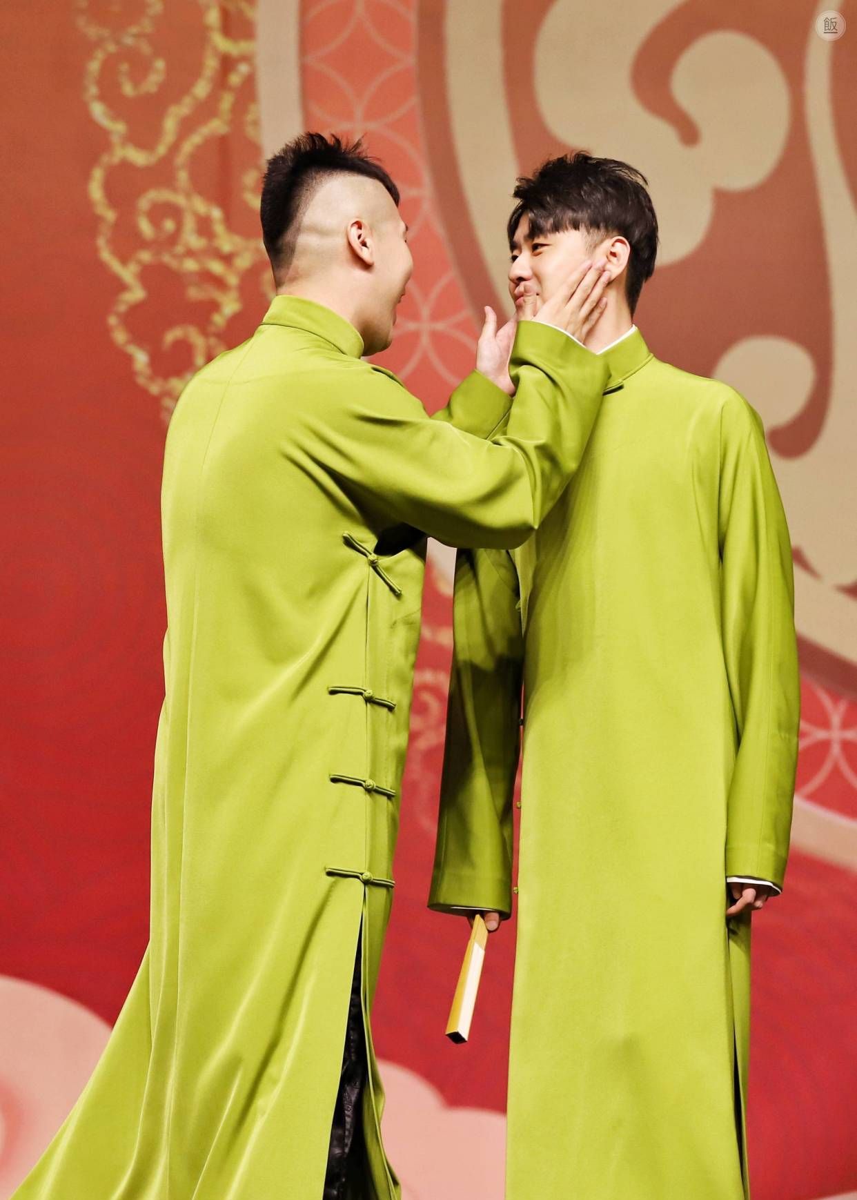 九辫儿秋香色大褂