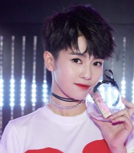 帅气女生的发型,大背头不是男人专属,女人帅起来就没男人啥事了__财经