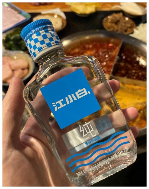 打开白酒年轻化的窗高粱酒江小白走在了时代的风口上