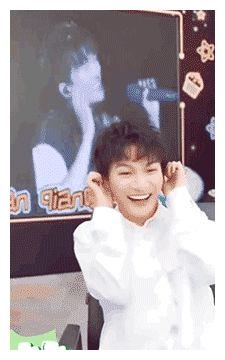 没有人比周深更懂社死的尴尬，这遇到的社死现场未免也太多了吧休闲区蓝鸢梦想 - Www.slyday.coM