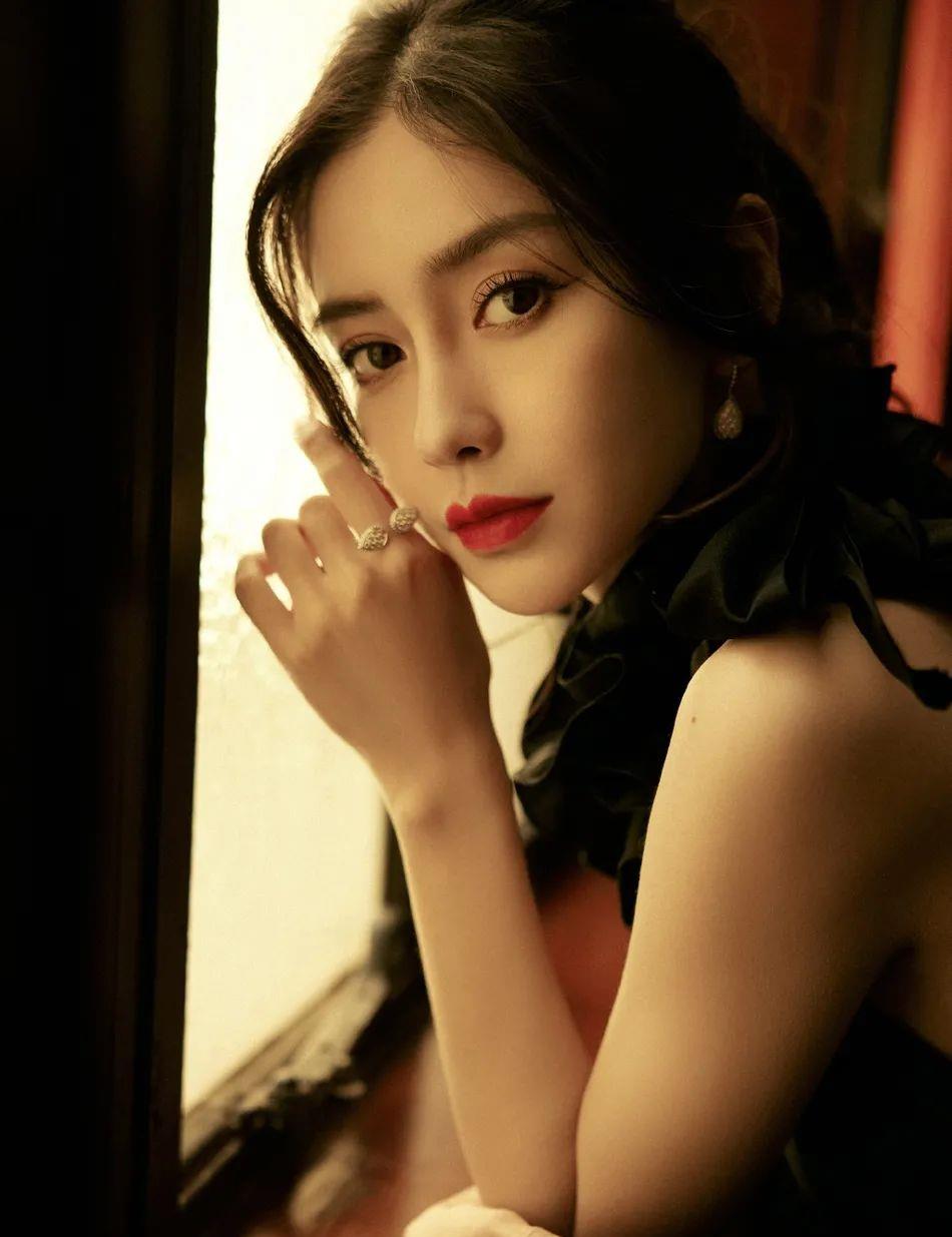 美女杨颖穿黑色露背长裙!雪肤娇嫩性感温柔妩媚动人