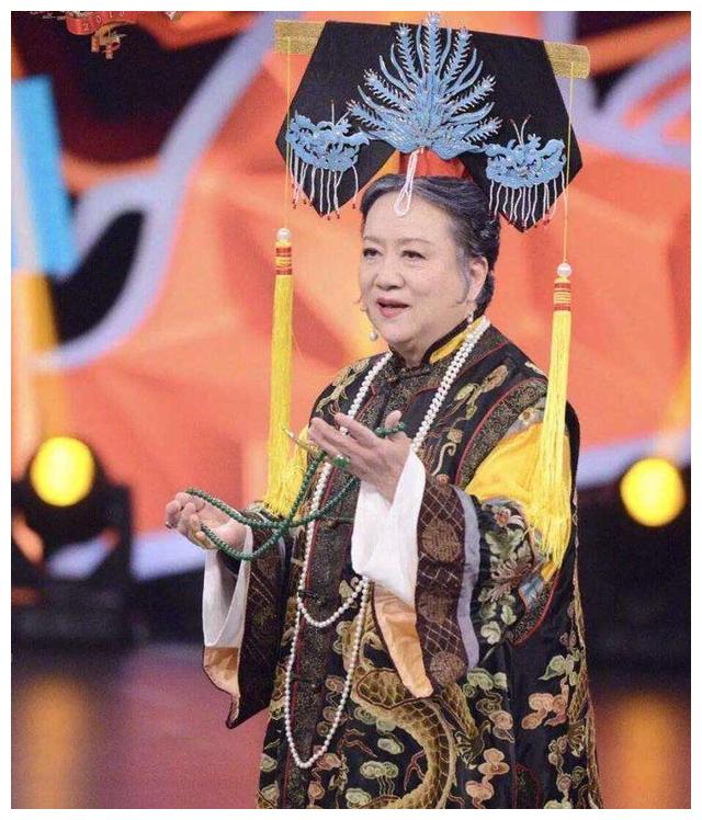 她是最经典老佛爷,剧外婚姻幸福老公送她大钻戒|老佛爷|赵敏芬|还珠