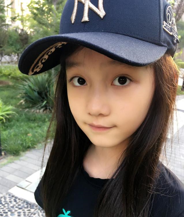 她是赵薇"女儿"曾因长得太美,被全网禁止整容,如今颜值大变样