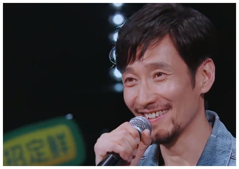 荒唐还是现实22岁孟美岐点评周传雄20岁王源点评满江