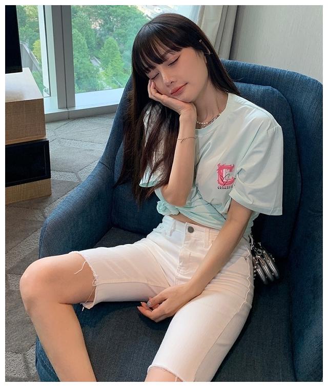 李小璐深夜为女儿准备礼物 甜馨笑容勉强 网友 因为贾乃亮 财经头条