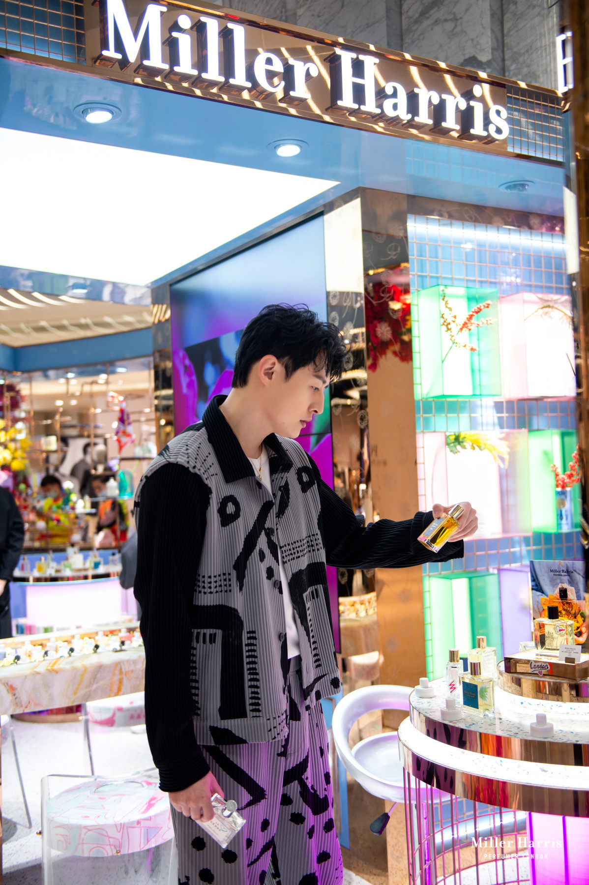 胡耘豪南京亮相品牌活动 休闲随性展新潮流时尚|胡耘