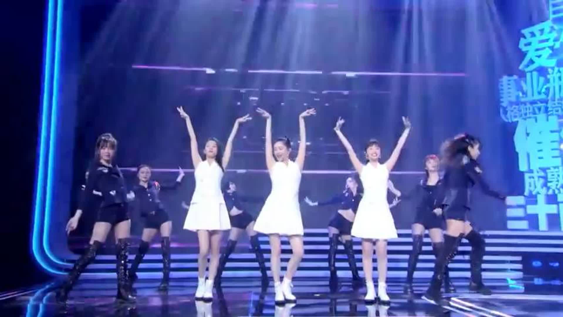 江疏影童瑶毛晓彤跳《无价之姐》活力四射，舞姿翩翩让人惊叹