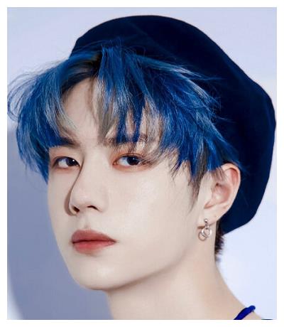 男星蓝色头发集结,王一博可爱,看到魏大勋不愧能追到杨幂啊