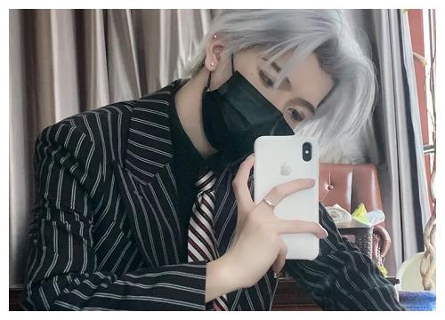 七鹤大人为证自己颜值高特意剪寸头出镜却意外帅成韩剧男主