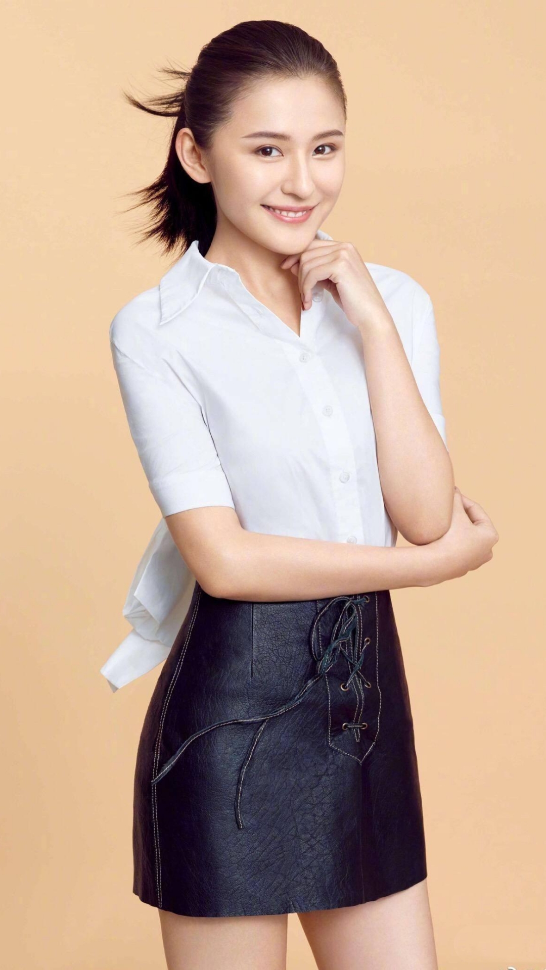 气质美女热依扎写真:秀丽端庄__财经头条