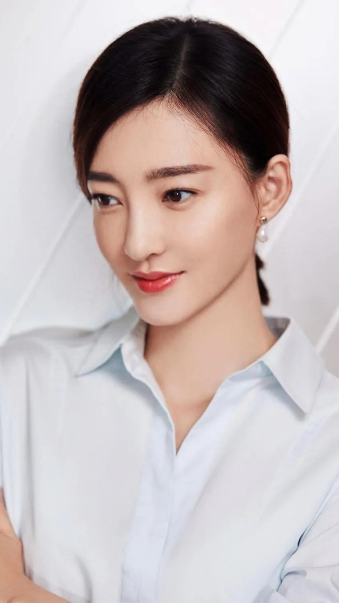 王丽坤美图欣赏,优雅脱俗,和有趣的朋友圈文案__财经头条