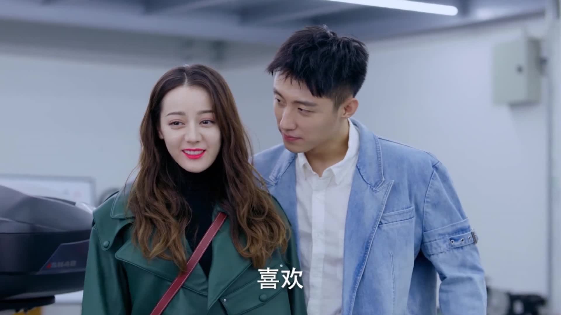 五毛夫妇解锁新花样,机车吻甜蜜暴击,虐狗强度再次升级