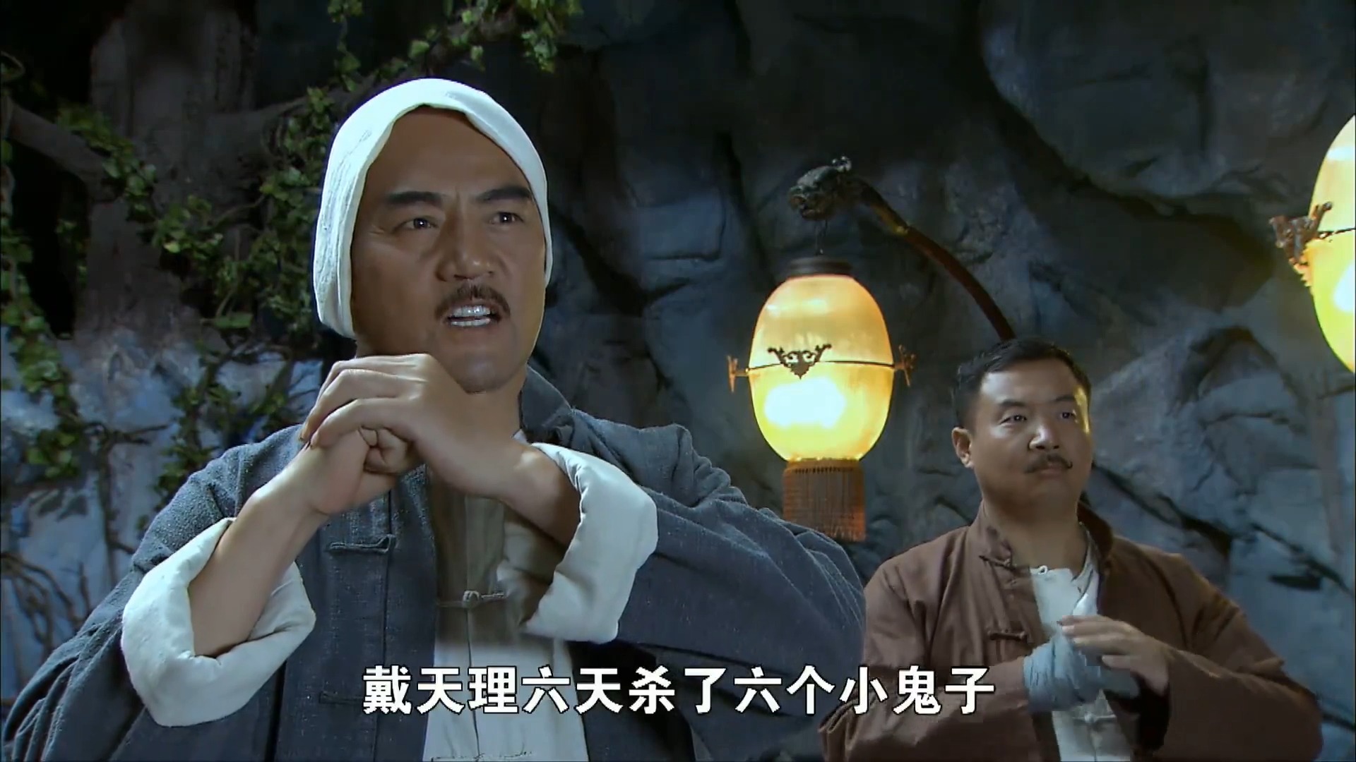 打狗棍鬼子搜查学校被同学们拦住竟因为这间屋子闹鬼