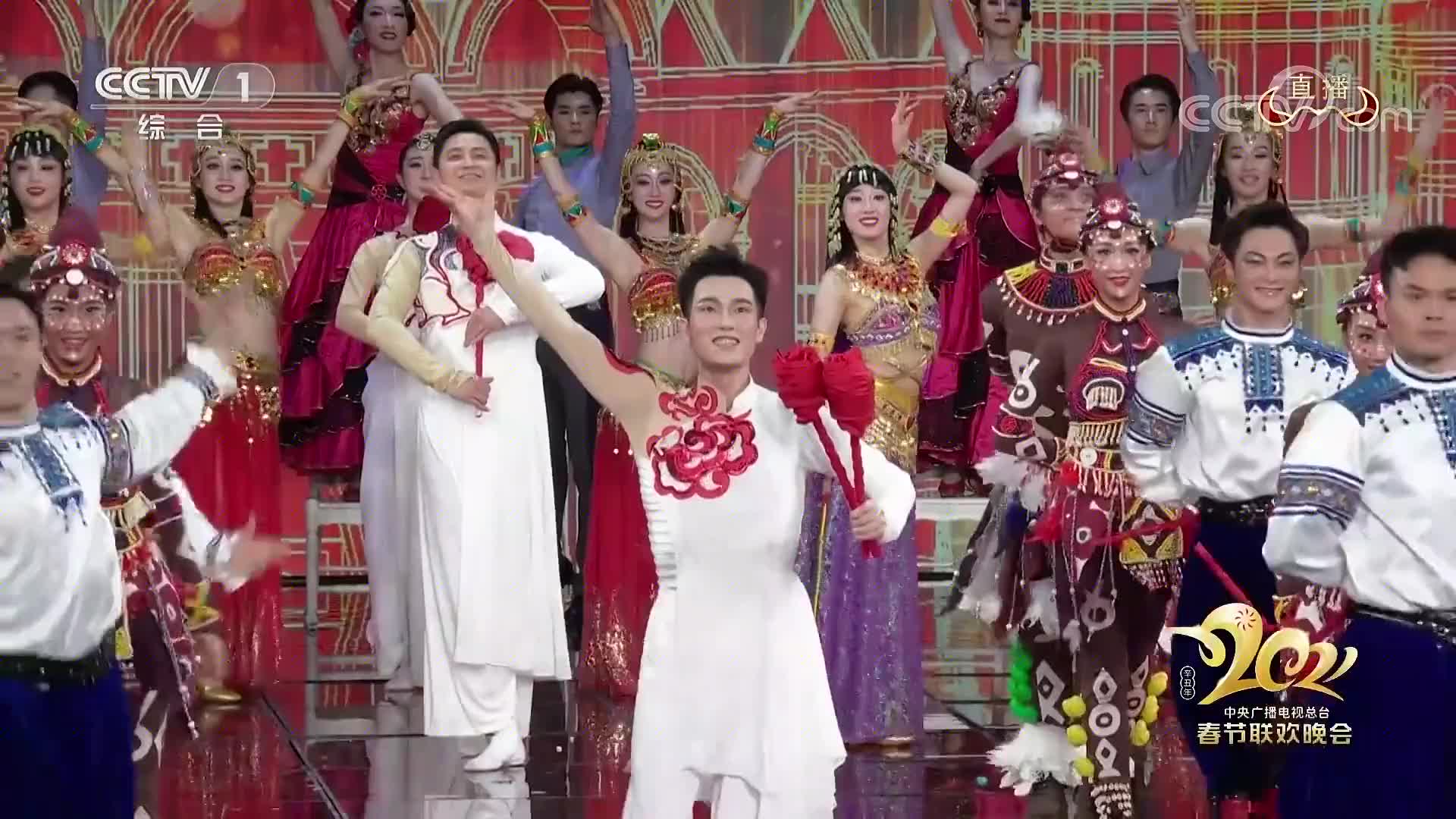 2021央视春晚:殷硕曾明《中国红绸舞》用艺术力量鼓舞人心