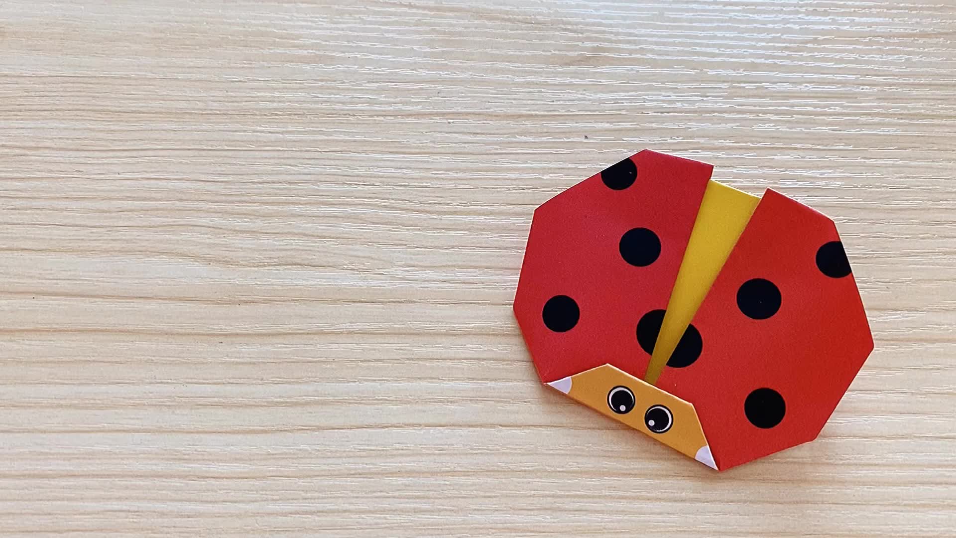diy折纸教程,可爱小瓢虫的折叠方法!
