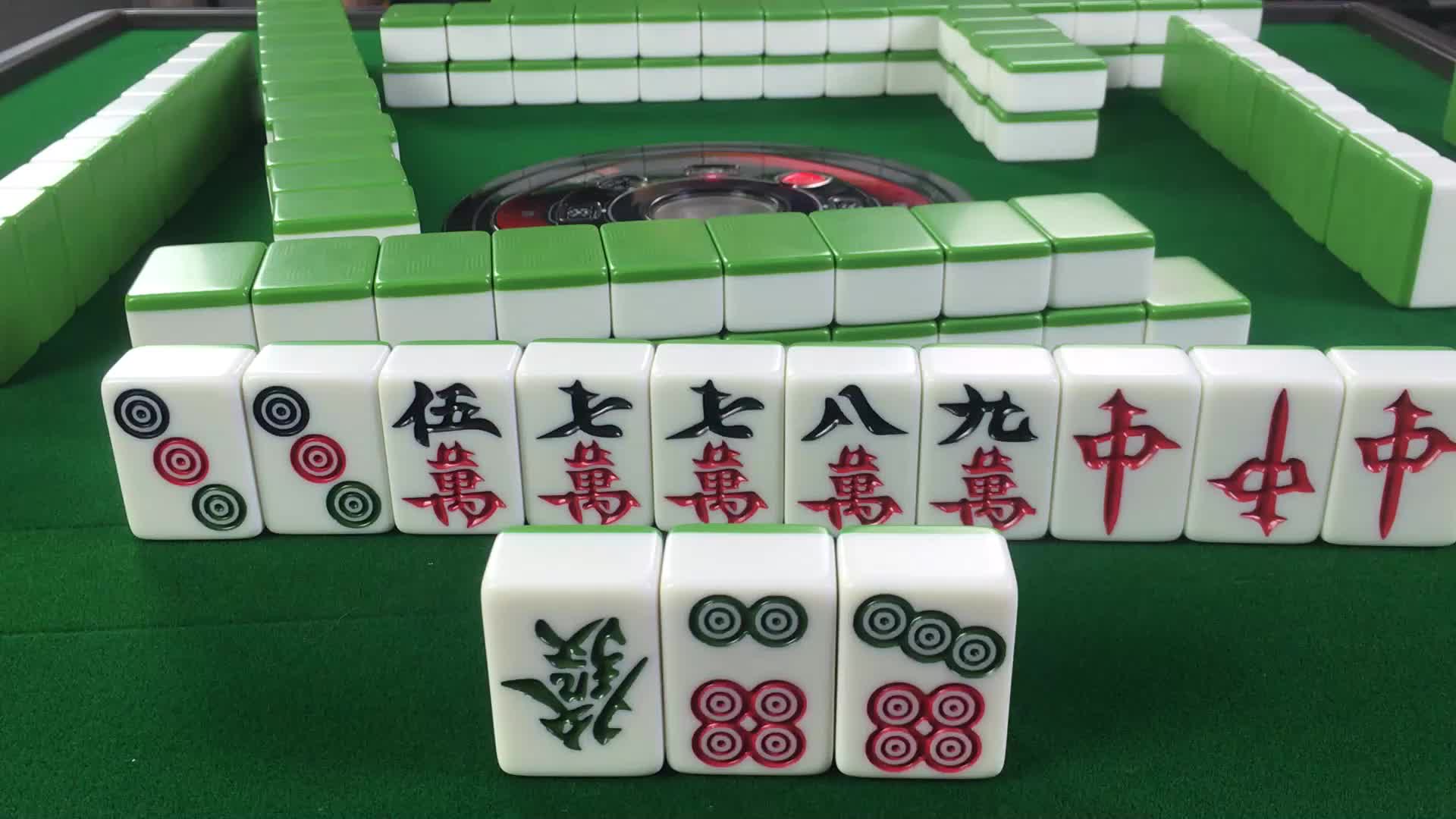 这首歌,然后场面一发不可收拾…… 为您推荐: 麻将居然可以不用看牌打