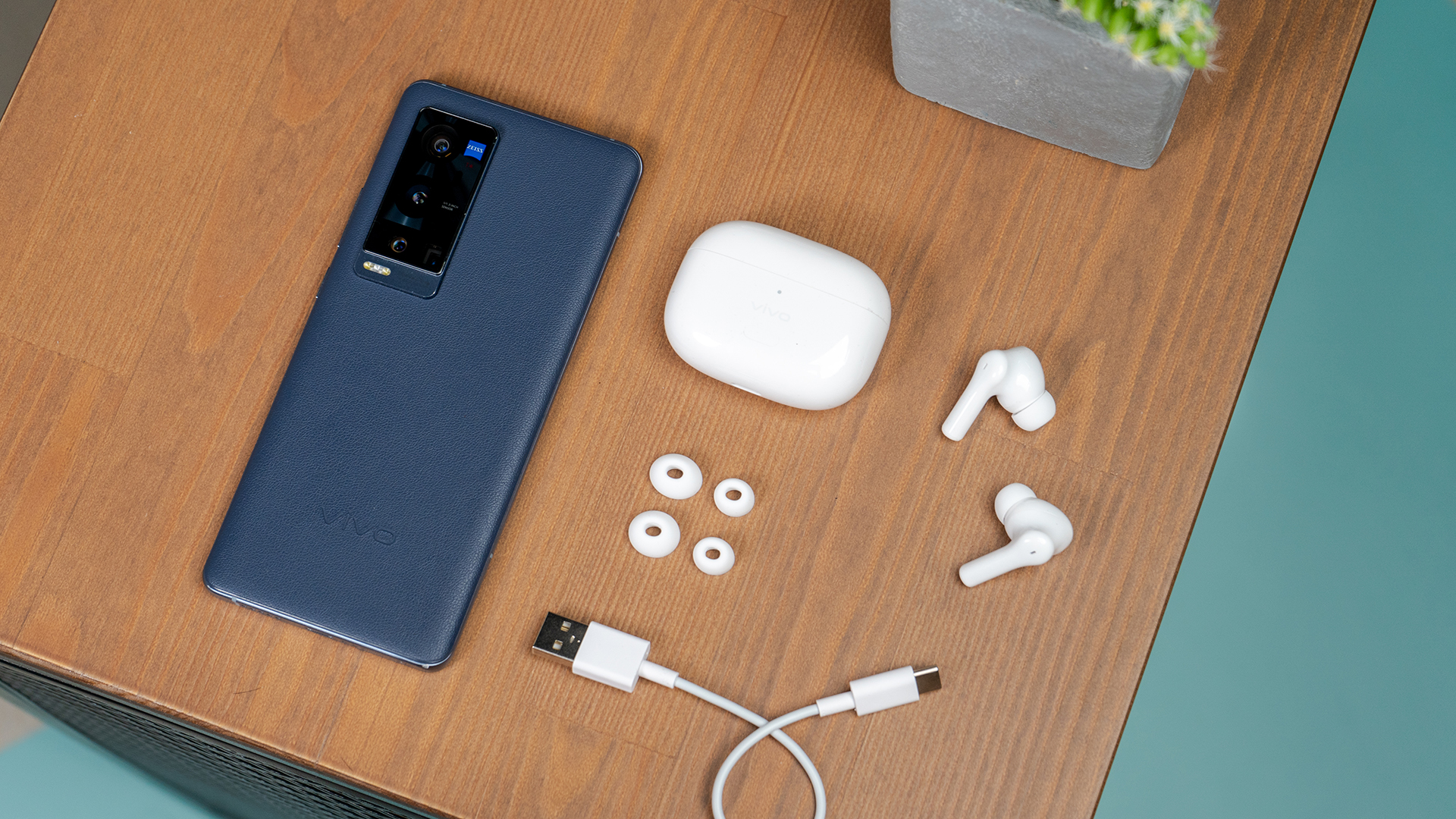 轻巧好听长续航 vivo tws 2e真无线耳机图赏__财经头条