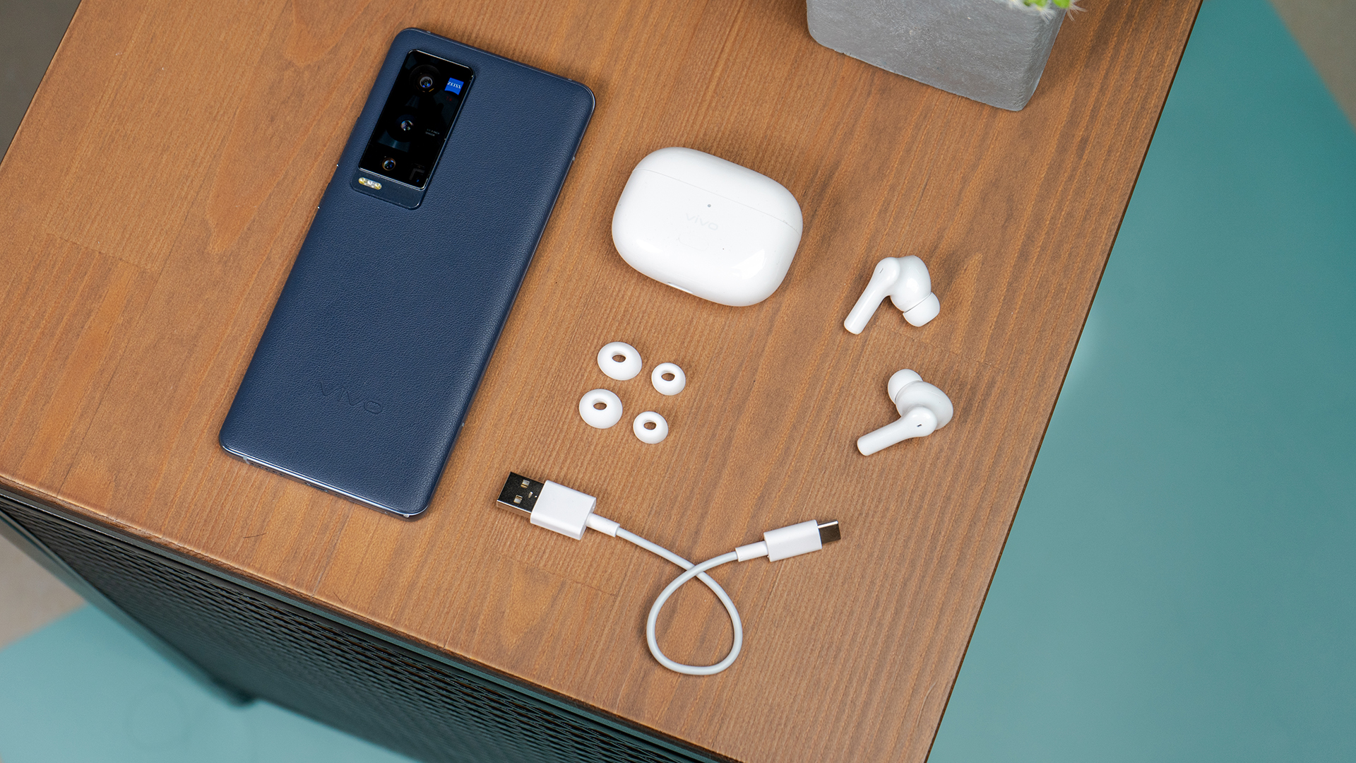 轻巧好听长续航 vivo tws 2e真无线耳机图赏__财经头条