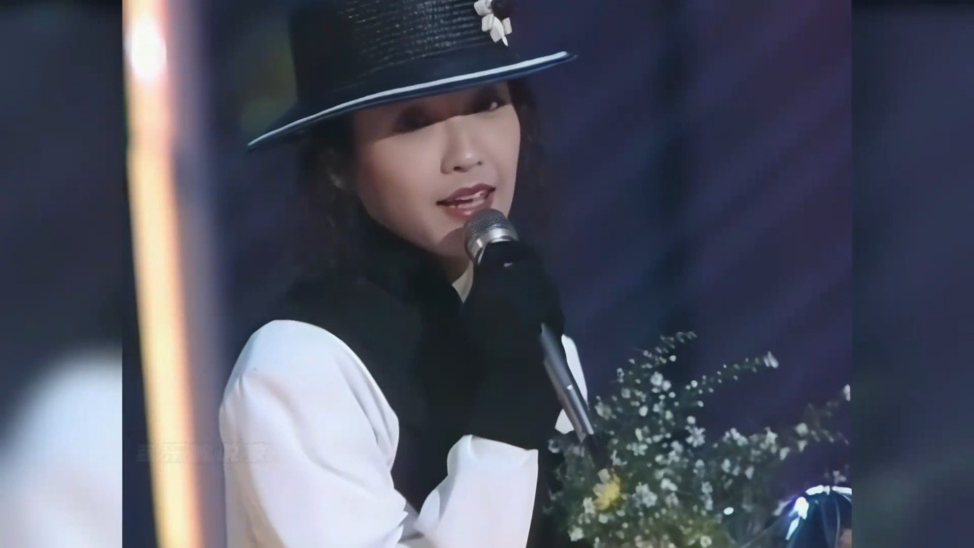 当陈慧娴遇上林忆莲，现场音乐伴奏突然消失，谁的唱功更胜一筹！