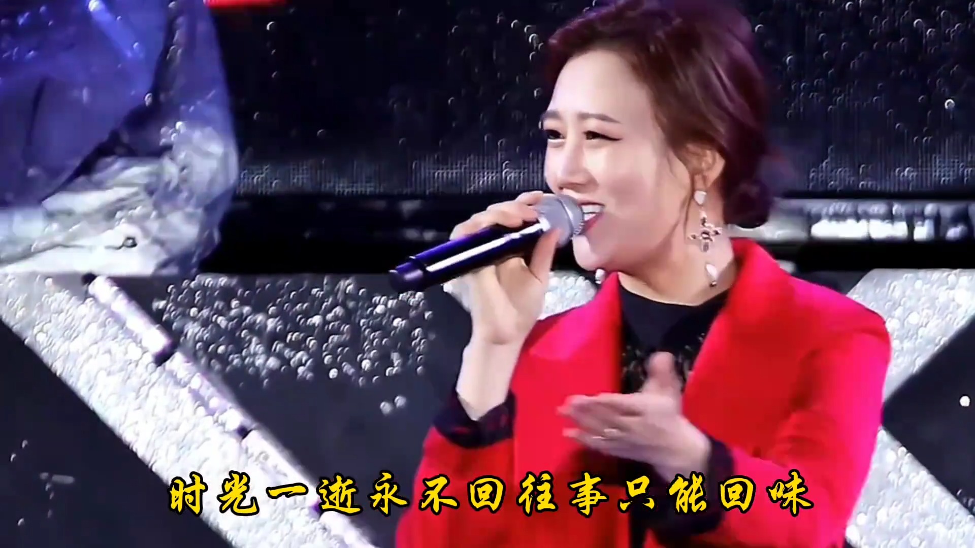 重温经典老歌《往事只能回味》，熟悉的旋律，优美的歌声，听醉了
