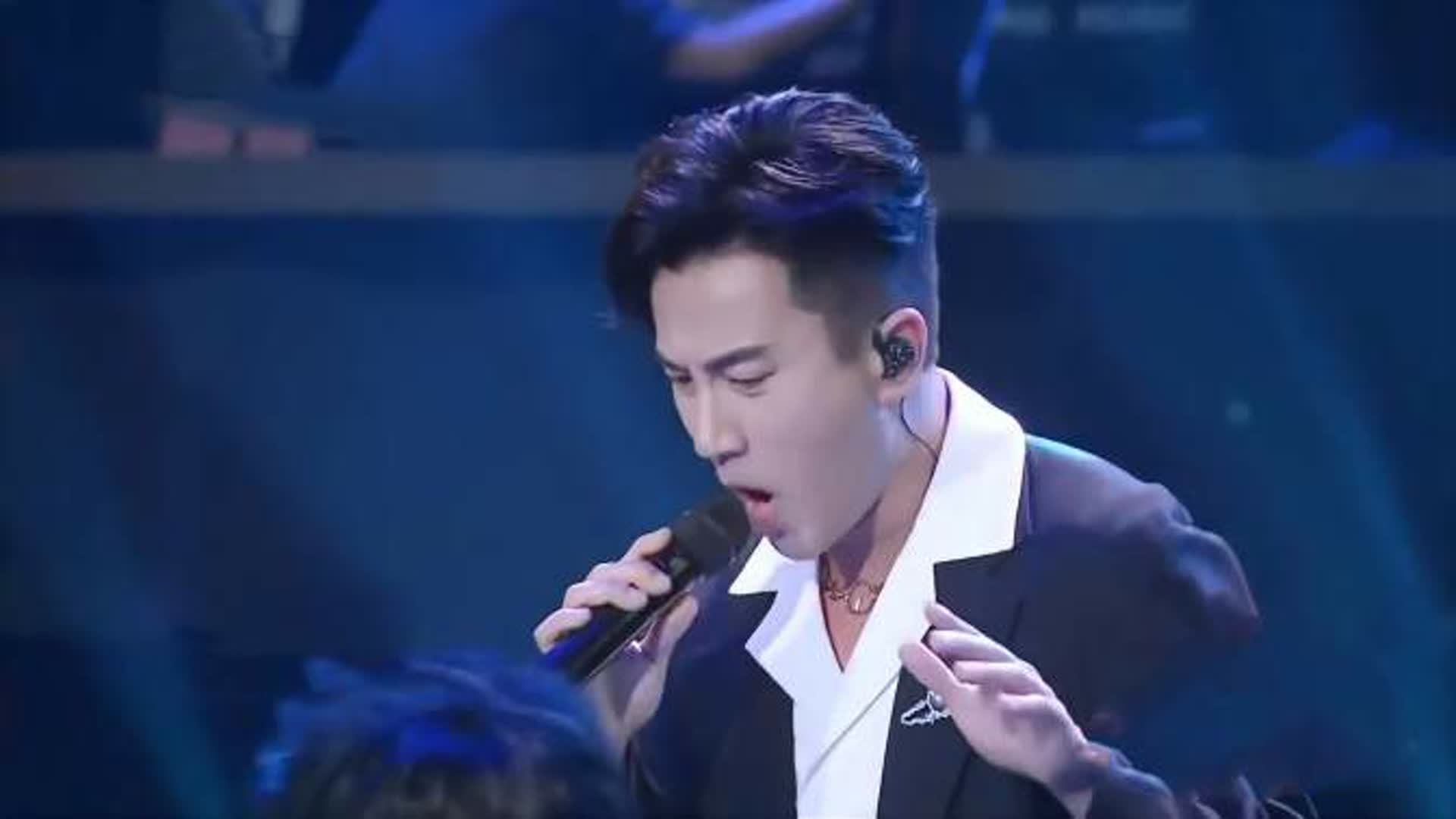 刘恺威演唱《心如刀割》，开口太伤心欲绝，不愧“苦情歌王子”