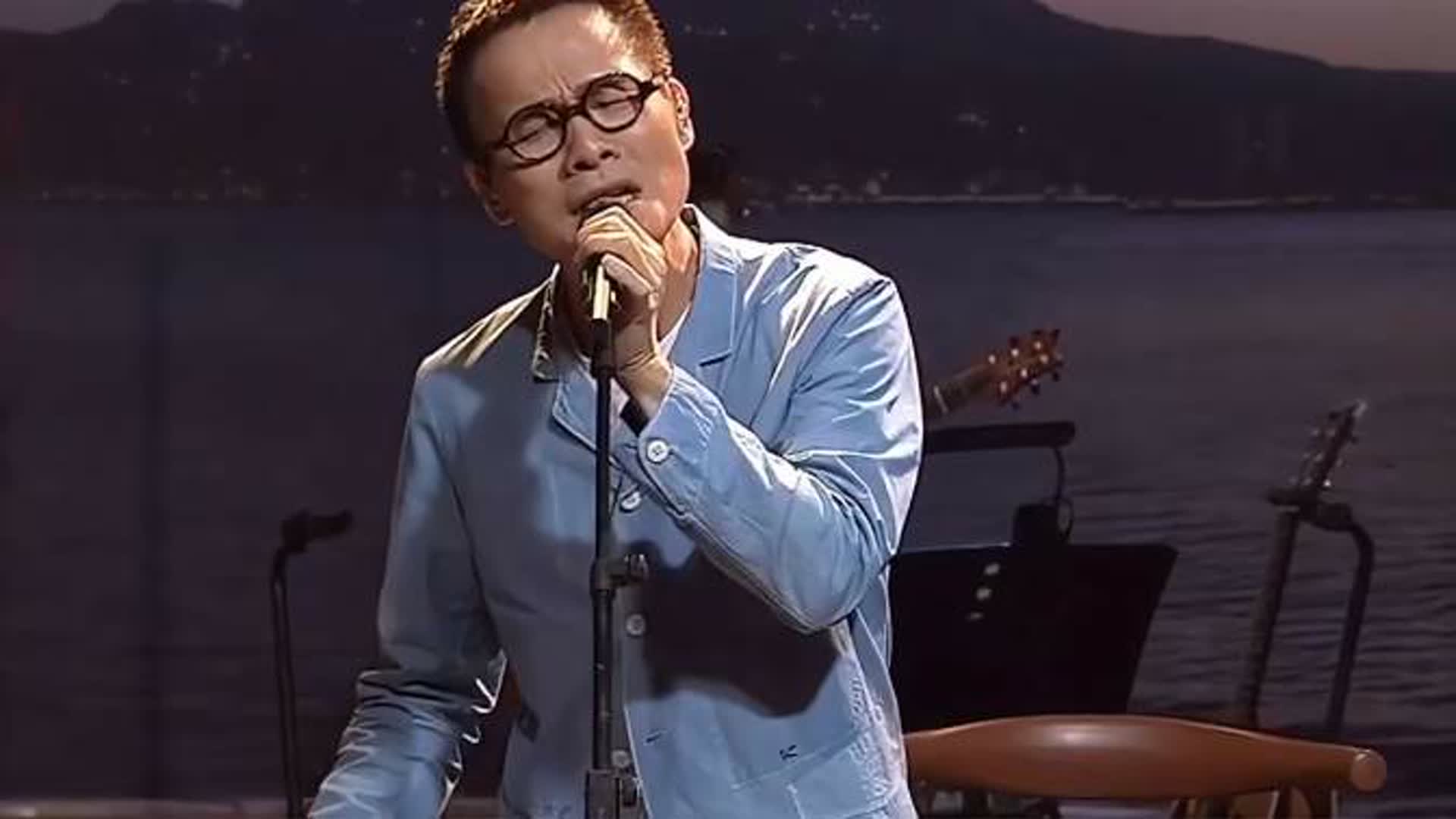 罗大佑现场演唱《你的样子》，不愧是“音乐教父”，实力开口脆