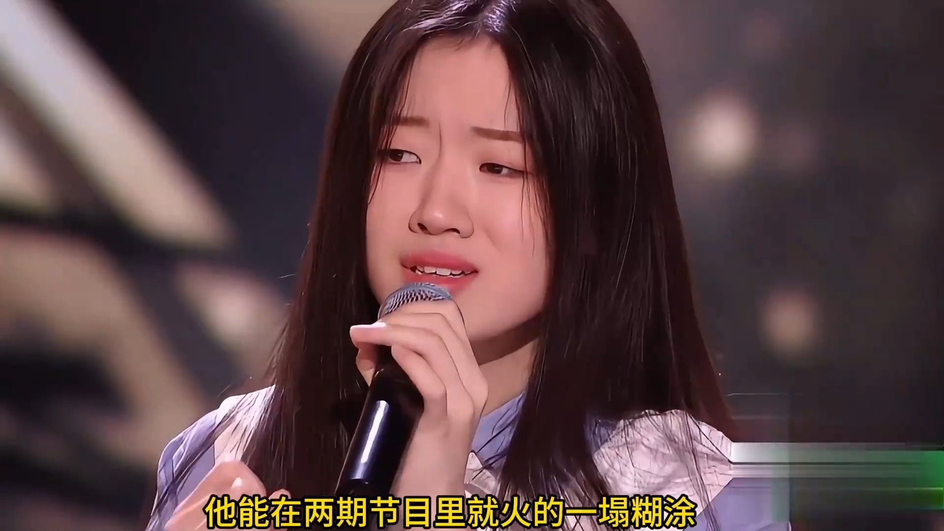 18岁的单依纯初次登台身怀歌神系统屡战屡胜单依纯好声音