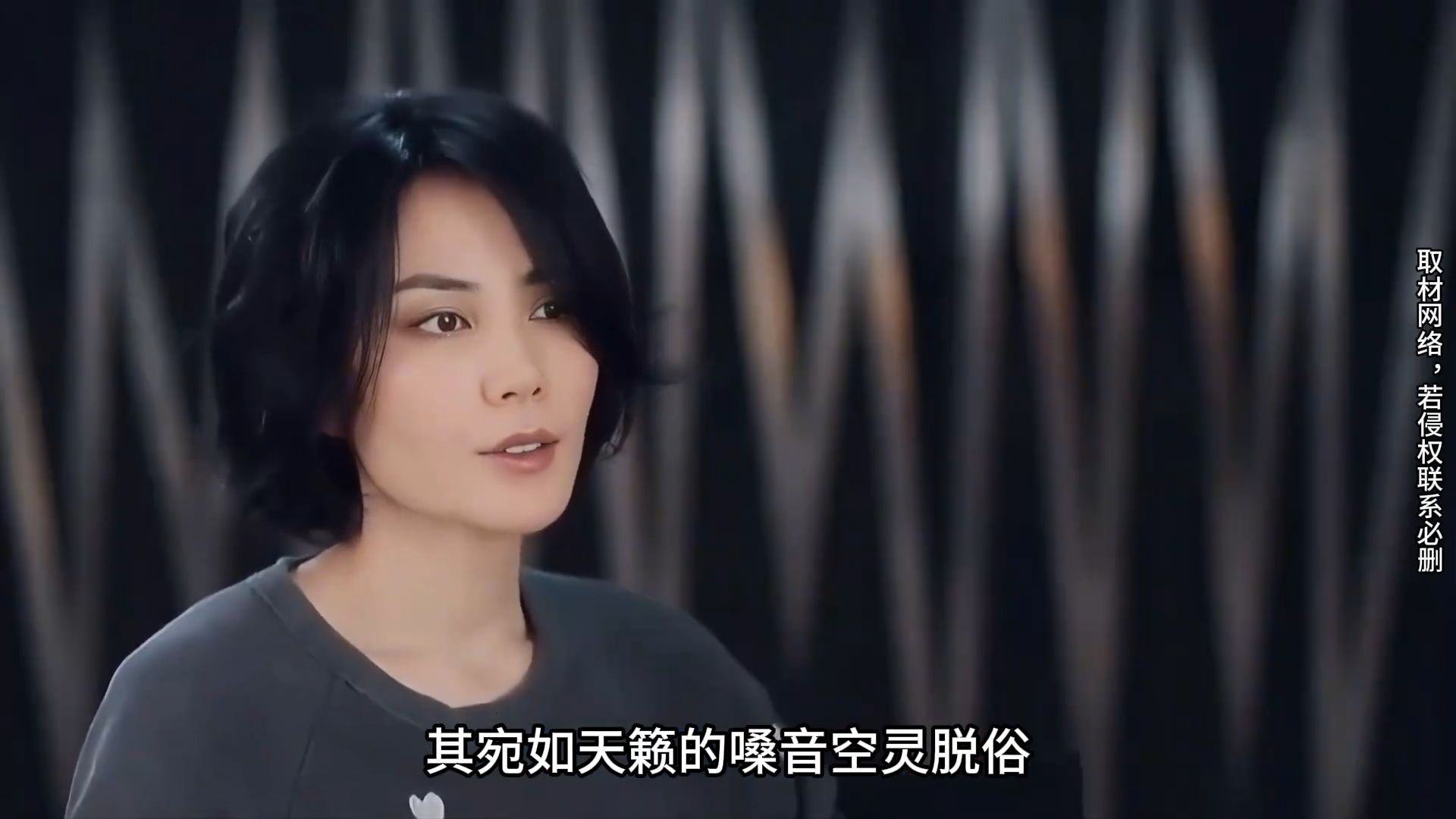 窦靖童太孝顺了！全开麦为王菲献唱《烟花》，嗓音简直是复刻版