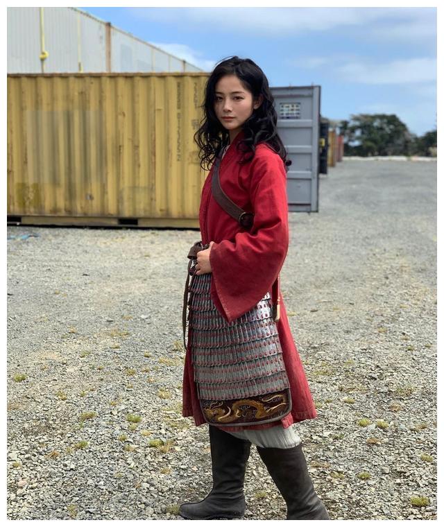 《花木兰》超正替身刘亚西一夕爆红,亮丽外型甚至