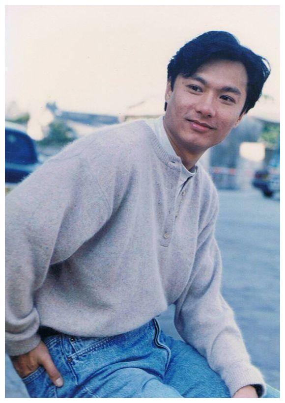 吴志雄邀好友聚餐,林俊贤帅气亮相,新义安大佬林江罕有霸气现身