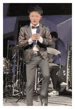 没有人比周深更懂社死的尴尬，这遇到的社死现场未免也太多了吧休闲区蓝鸢梦想 - Www.slyday.coM