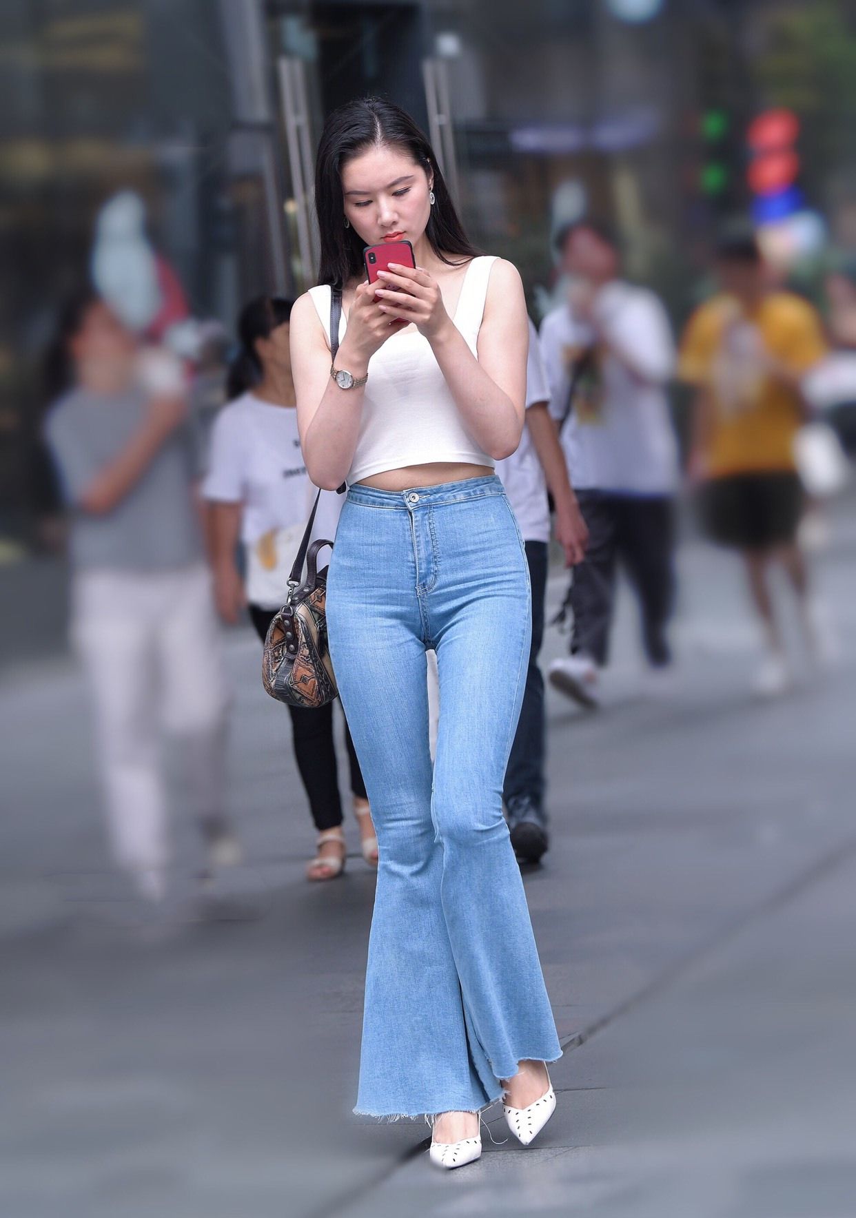 身高一米六的女生,建议以下穿搭,时尚优雅_高清图集_新浪网