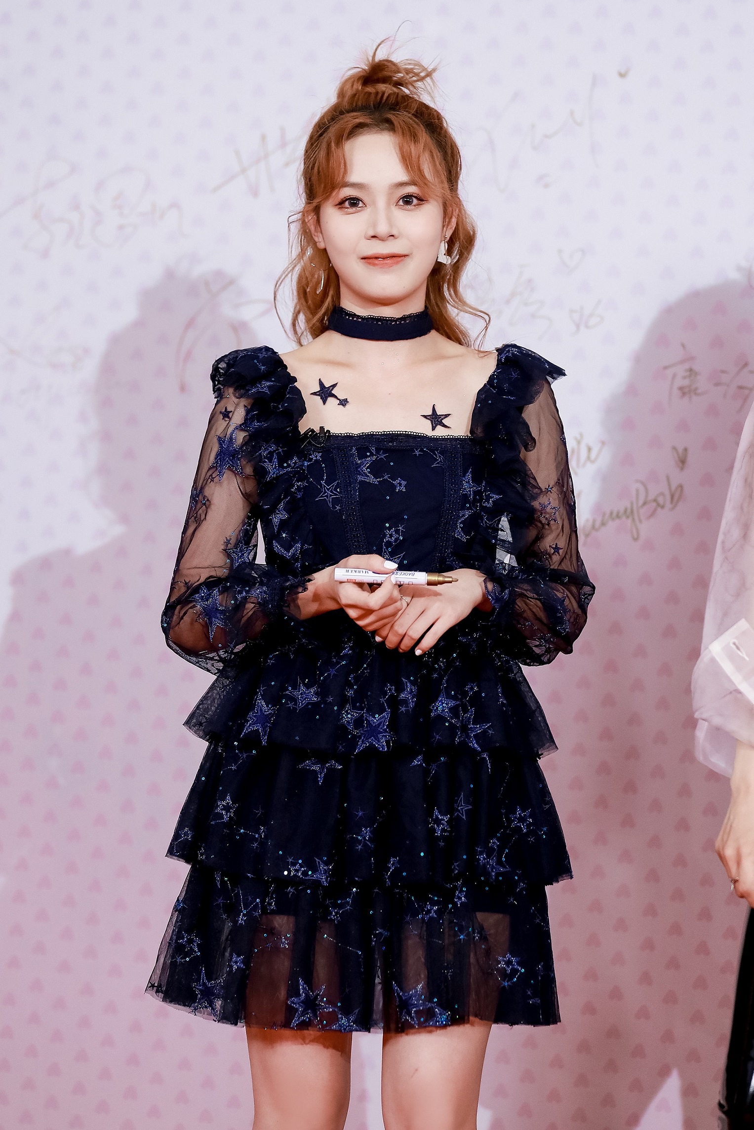 马思惠《创造营2020》亮相创始人之夜 星空网纱连衣裙亮眼max