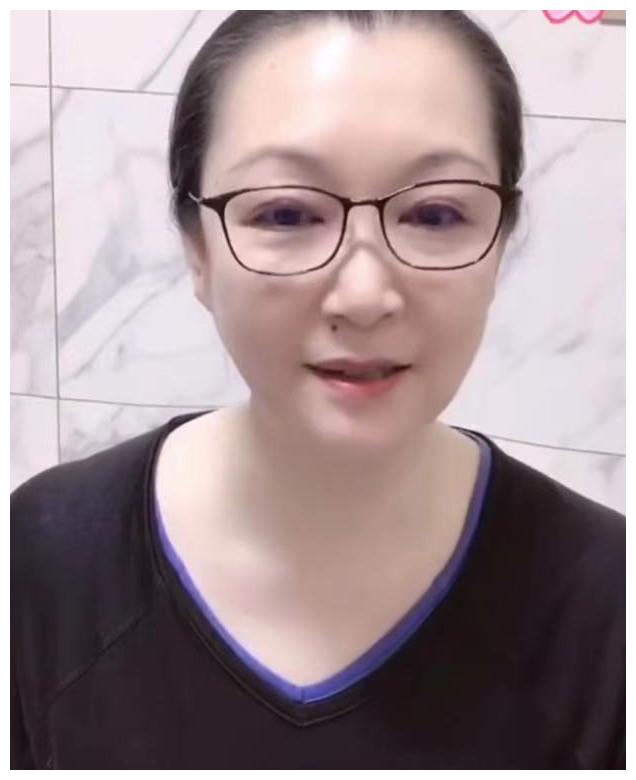 赵本山育儿经曝光,妻子马丽娟爆料"爸爸不给孩子留面子"