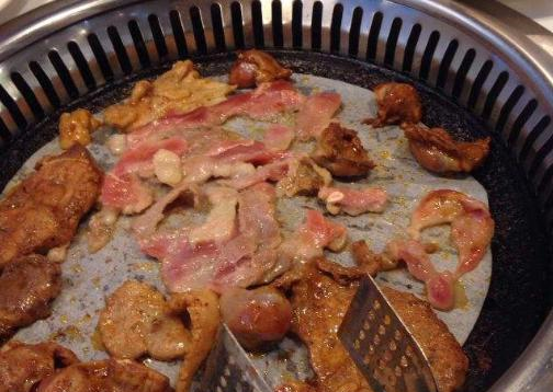 吃自助烧烤,为啥服务员总是频繁问换不换纸?里面的暗语你懂吗?休闲区蓝鸢梦想 - Www.slyday.coM 吃自助烧烤,为啥服务员总是频繁问换不换纸?里面的暗语你懂吗?休闲区蓝鸢梦想 - Www.slyday.coM