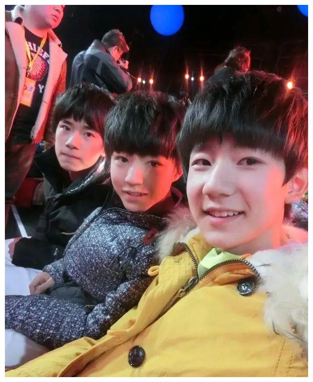 tfboys王俊凯王源易烊千玺,从小到大的合影,从青涩变成熟