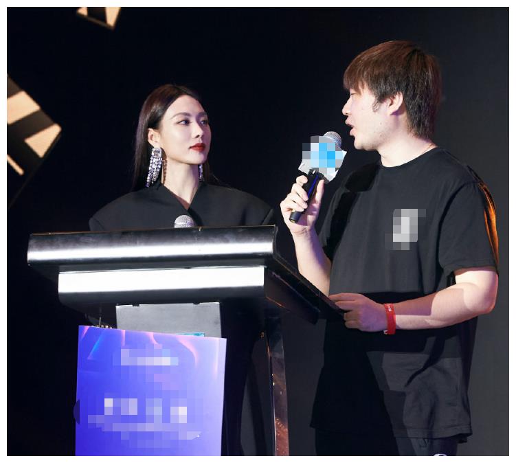 王霏霏资源有多好?刚参加完选秀不久,转身又参加表演类综艺