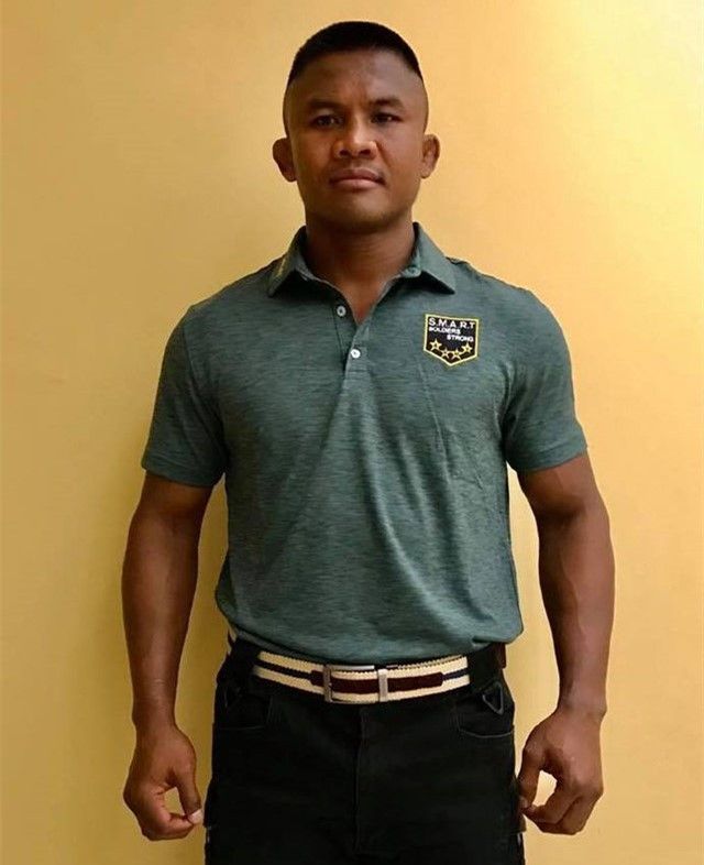 播求军装照帅气硬气,打台球像打拳一样认真_高清图集_新浪网