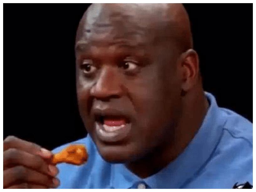 篮球巨星奥尼尔,双手比女友腰都粗,矿泉水在手里成奶瓶