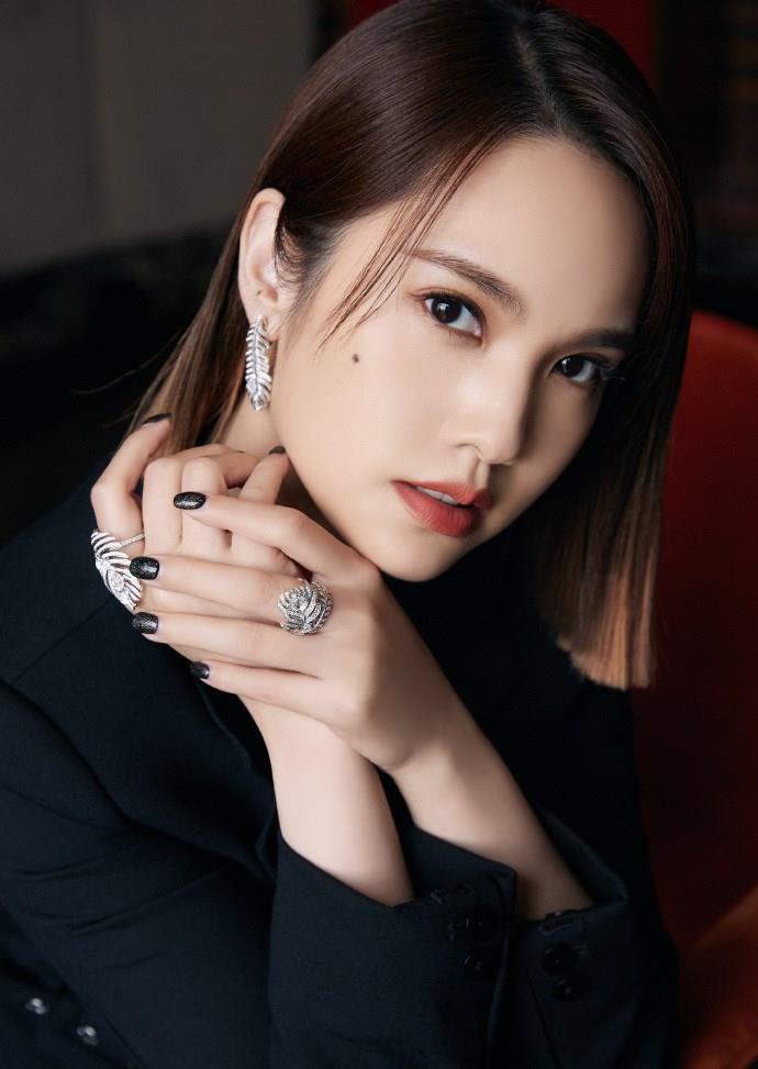 杨丞琳亮相宝诗龙限时体验空间 酷感西装尽展卓越气场_高清图集_新浪