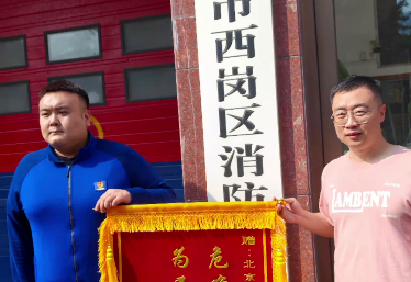 装修不慎割破燃气管道 消防紧急排险获赠锦旗 装修不慎割破燃气管道 消防紧急排险获赠锦旗
