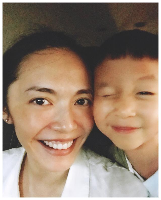 姚晨晒小土豆和小茉莉同框玩耍,感慨兄妹俩难得和谐共处!