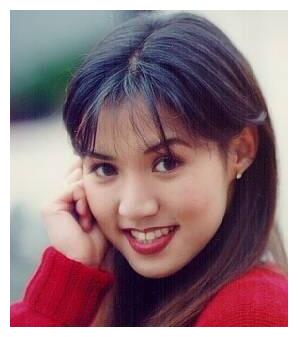 香港歌手黎瑞恩晒素颜照脸色憔悴鱼尾纹瞩目中年独自照顾子女