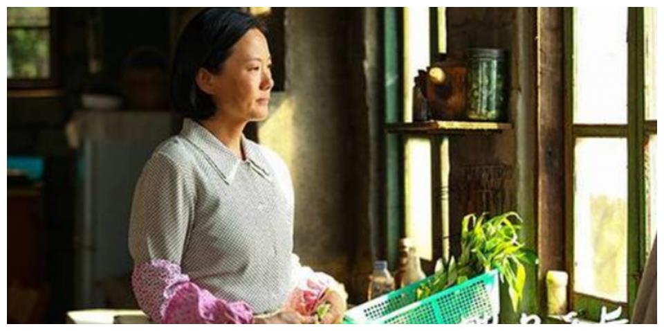 电影地久天长讲述的是主人公夫妇的善良茉莉的藕断丝连