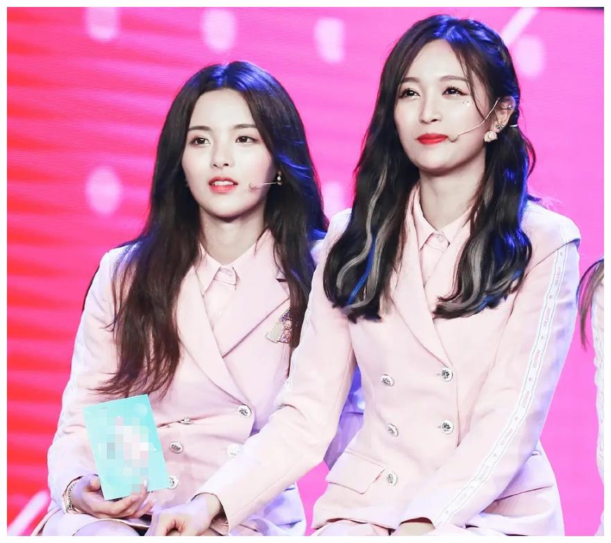 有种"姐妹"叫吴宣仪,穿婚纱自拍用原图,与杨超越合照却开美颜