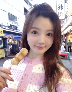 甜美正妹「糯米团子」马场骑马,穿贴身上衣这身材真的超显眼!