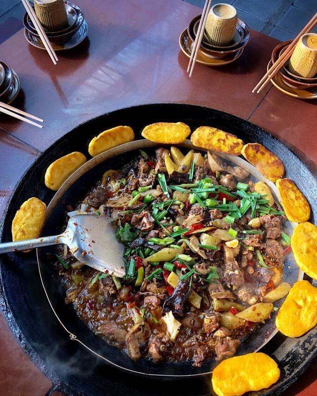 柴火鸡的做法与配料分享农家秘制的柴火鸡做法