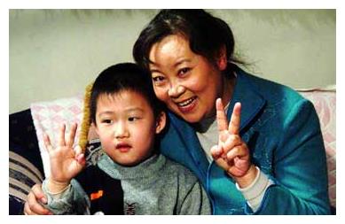 65岁方青卓曾教赵本山拍戏帮高秀敏完成夙愿为丁嘉丽女儿撑腰